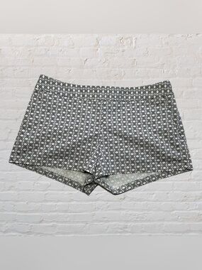Express Black & White Abstract Design Patterned Low Rise Micro Shorts in Size 6